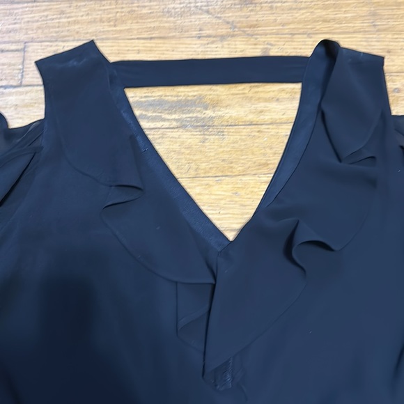 Women’s A. Byer long sleeve chiffon ruffle cold shoulder flowy top blouse black - Picture 3 of 5